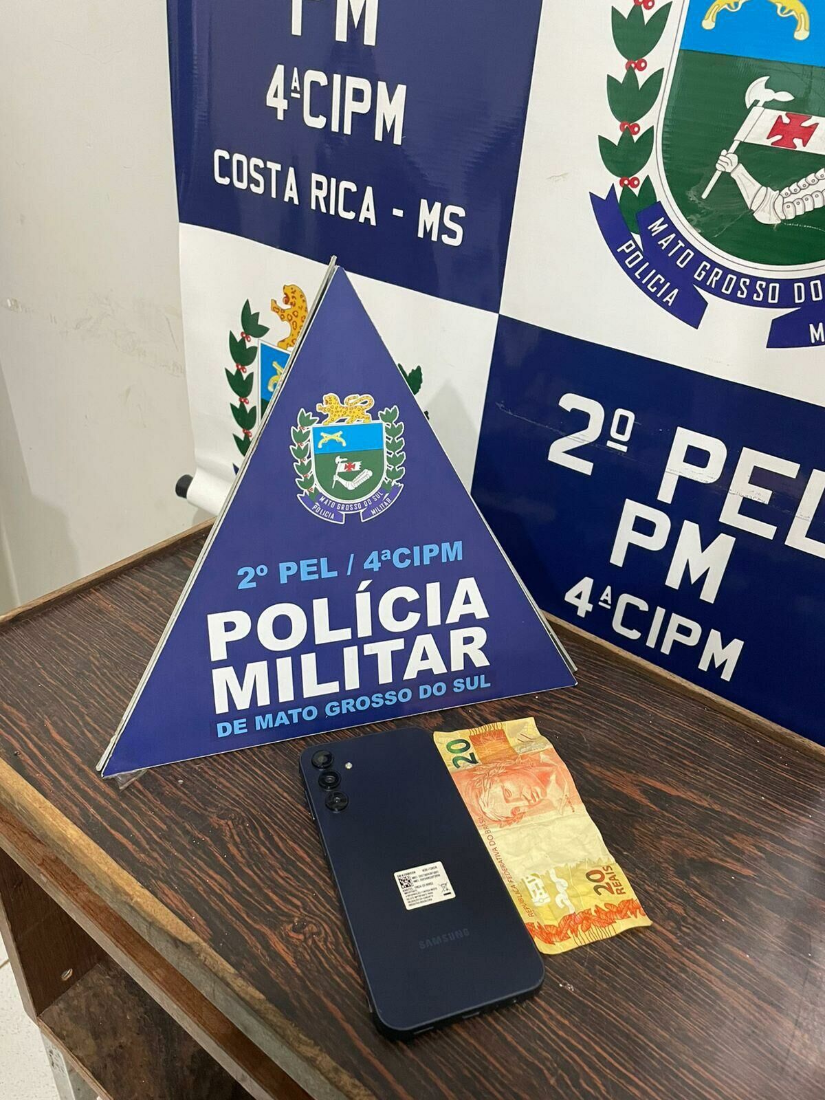 Imagem de compartilhamento para o artigo Ladrão furta celular para comprar bebida e é preso com receptadora em Costa Rica da MS Todo dia